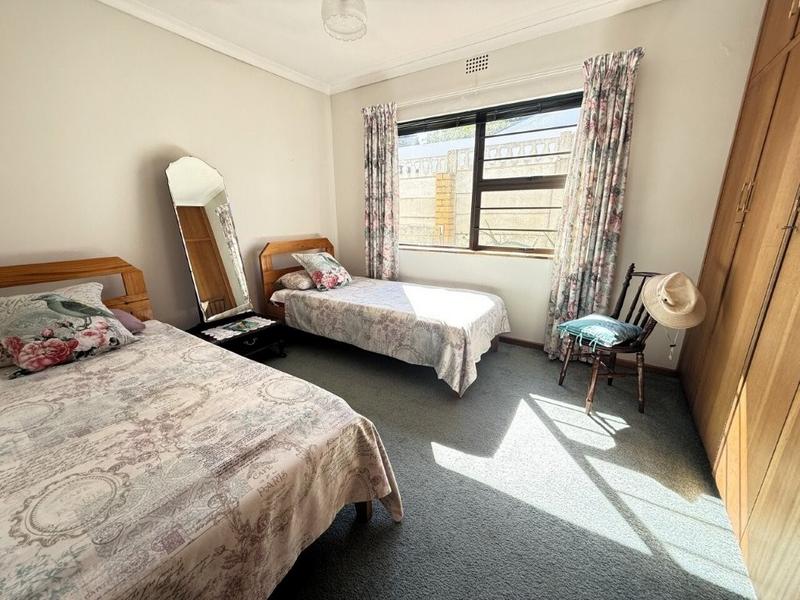 4 Bedroom Property for Sale in Bergzicht Western Cape